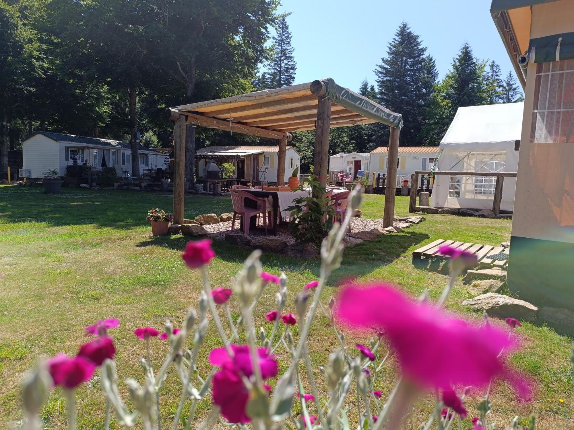 Le Sous Bois De Jade Hotel Chasserades Buitenkant foto