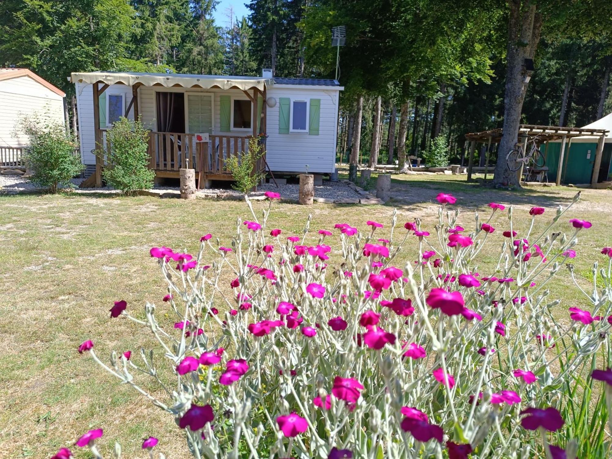 Le Sous Bois De Jade Hotel Chasserades Buitenkant foto