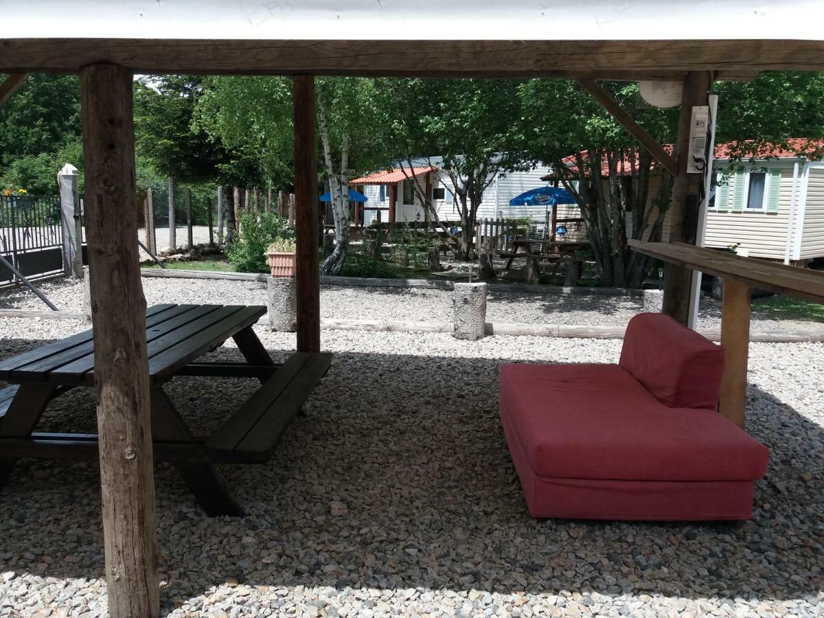 Le Sous Bois De Jade Hotel Chasserades Buitenkant foto