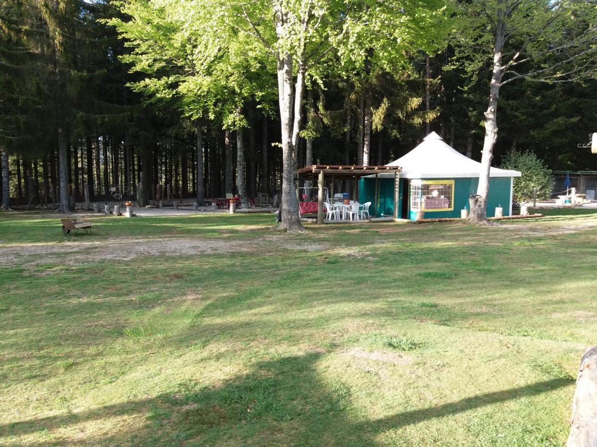 Le Sous Bois De Jade Hotel Chasserades Buitenkant foto